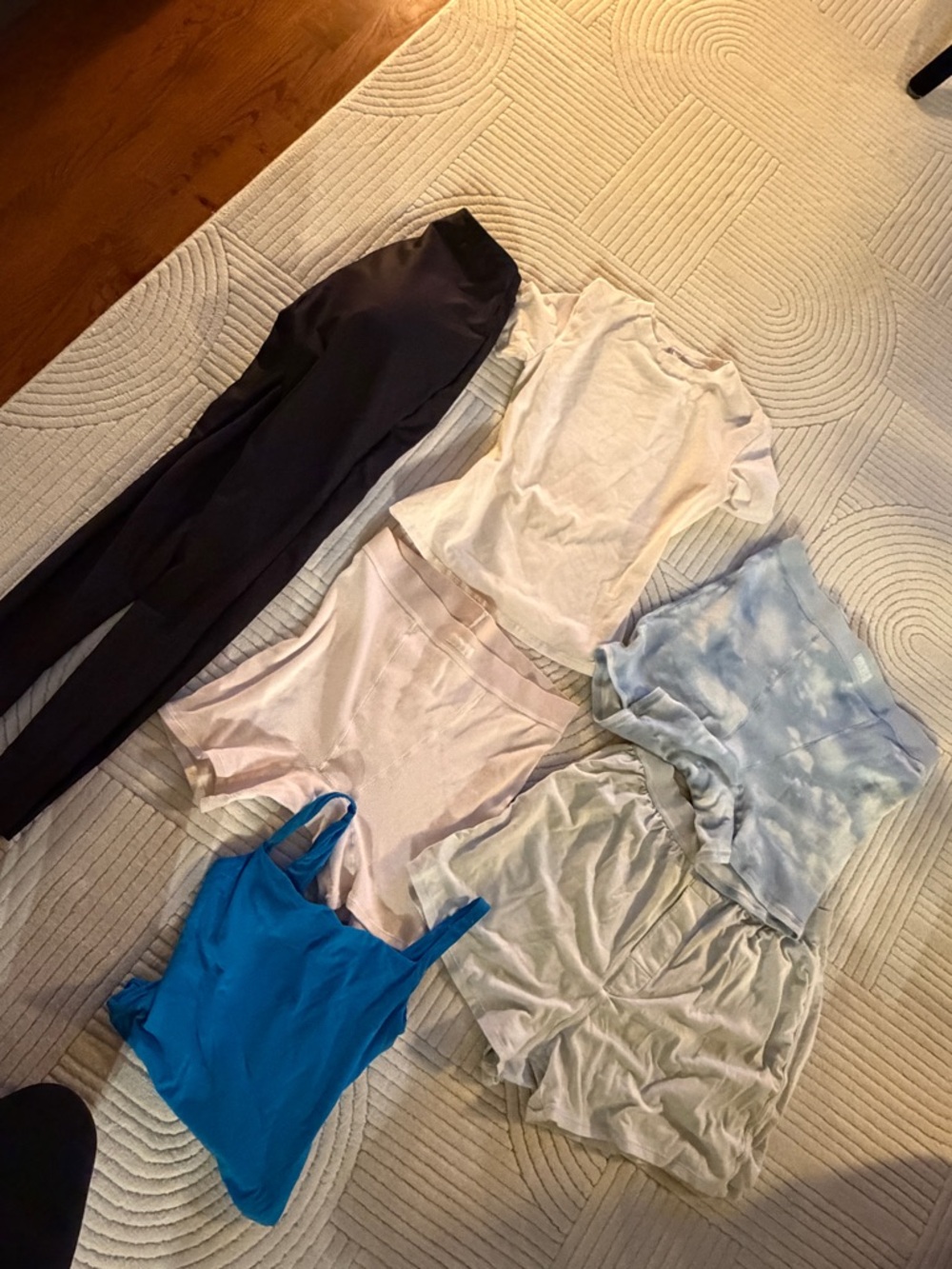 SKIMS bundle! Selling 6 pieces